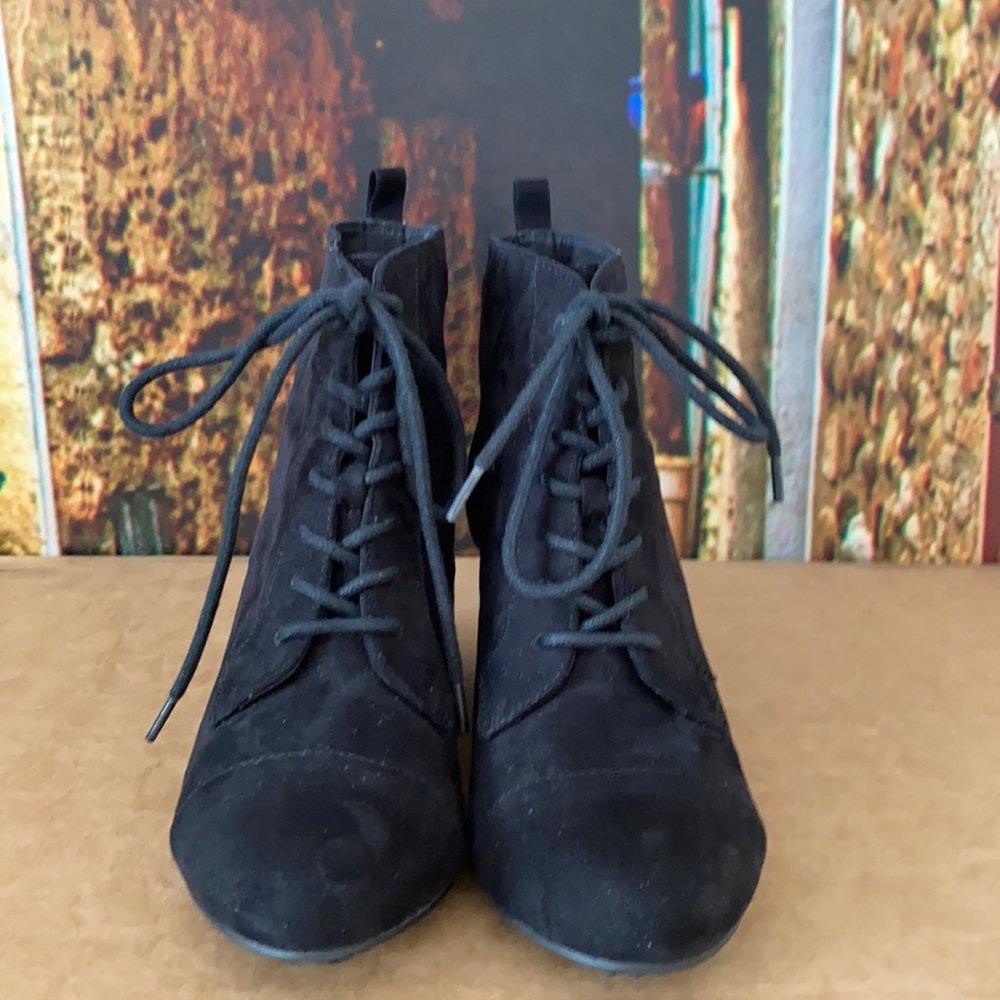 Zara (Trafaluc) black suede wedge booties in sz 6